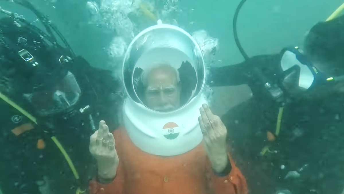 PM Modi dives to pray at ancient Dwarka under the sea