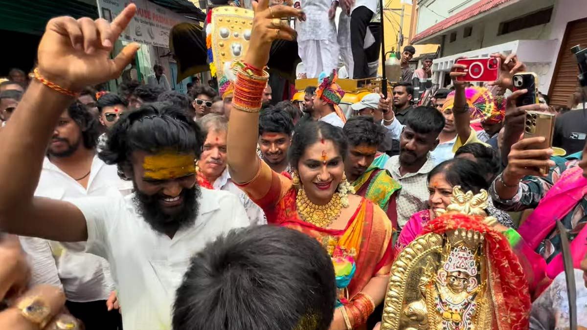 Jogini shyamala Dance with Pallavi Prashanth At Golconda Bonalu