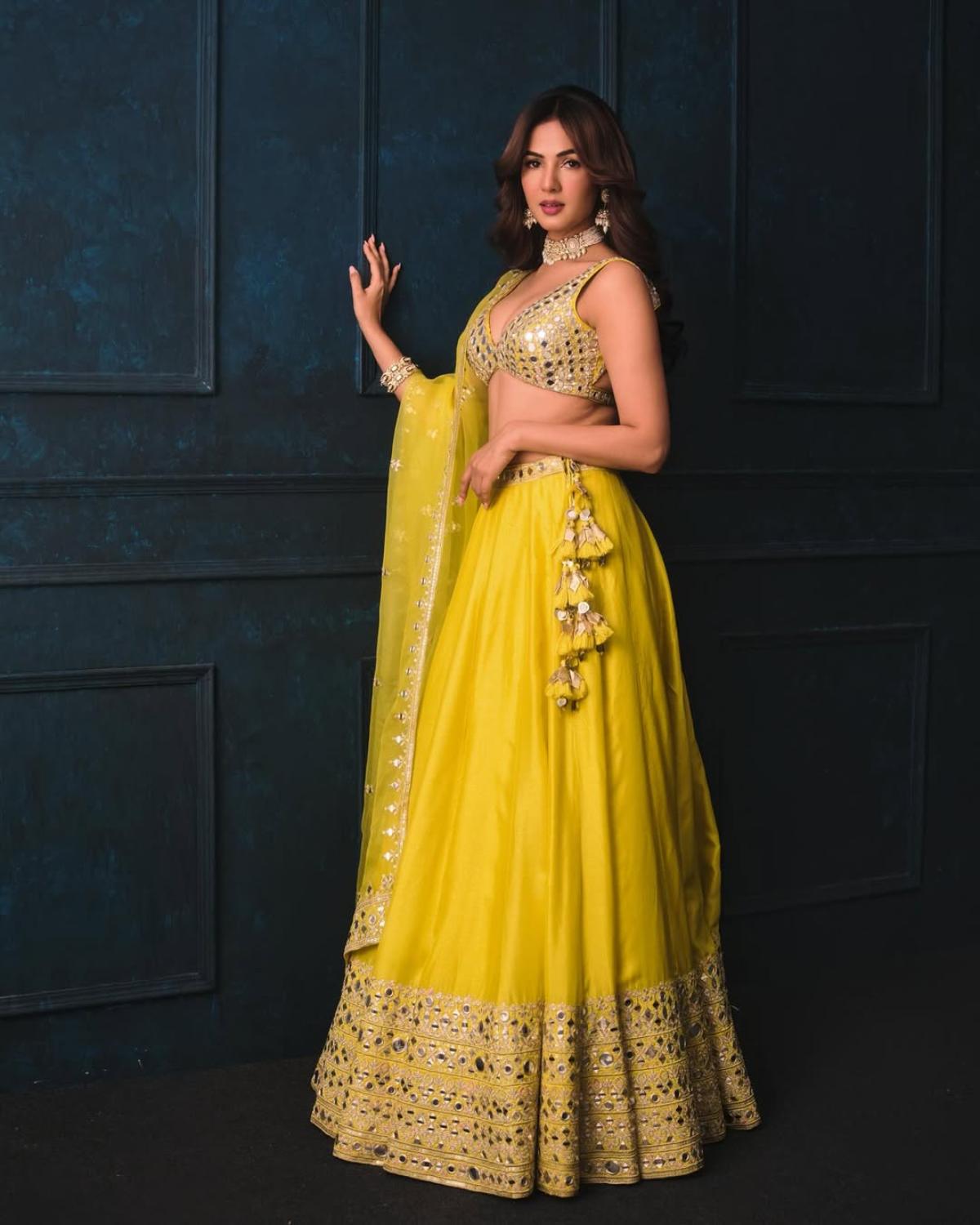 Sonal Chauhan Photos