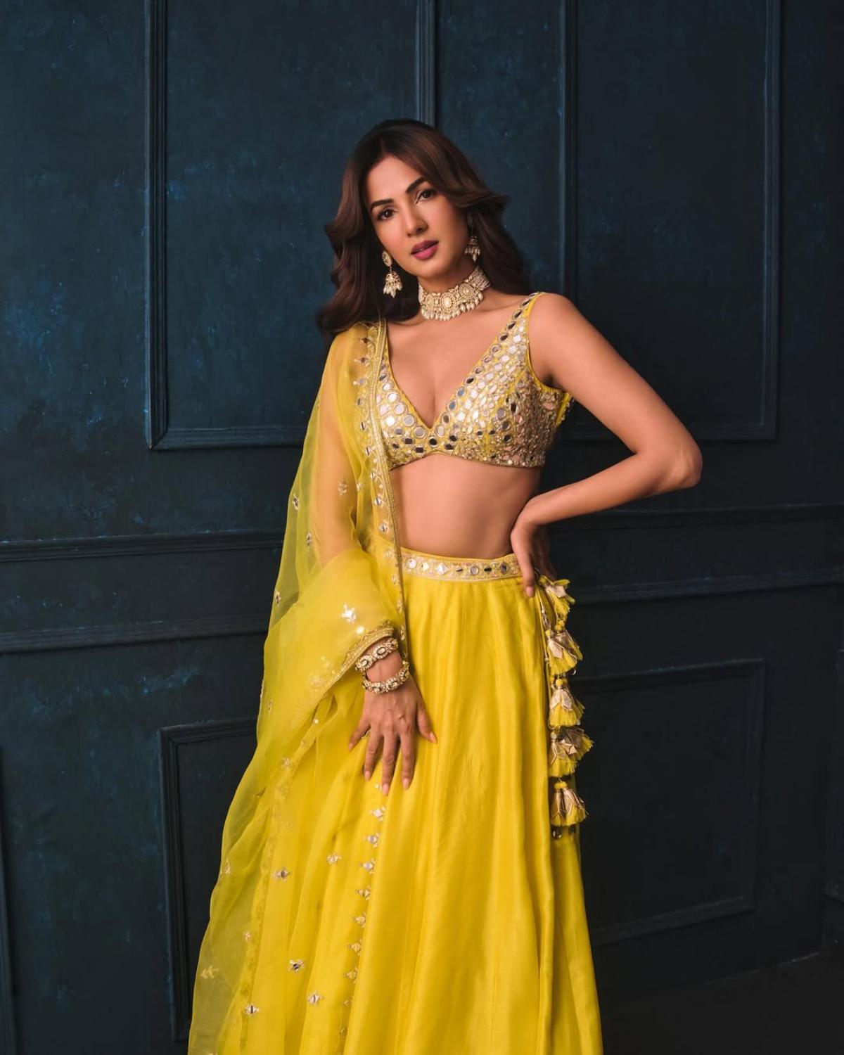 Sonal Chauhan Photos