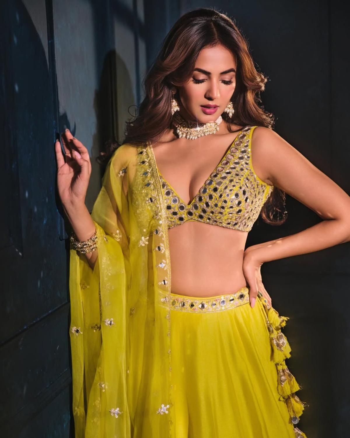 Sonal Chauhan Photos